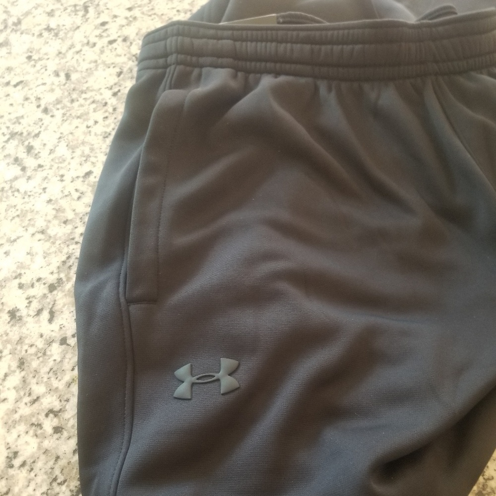 Need under ARMOUR child gear pants size xl